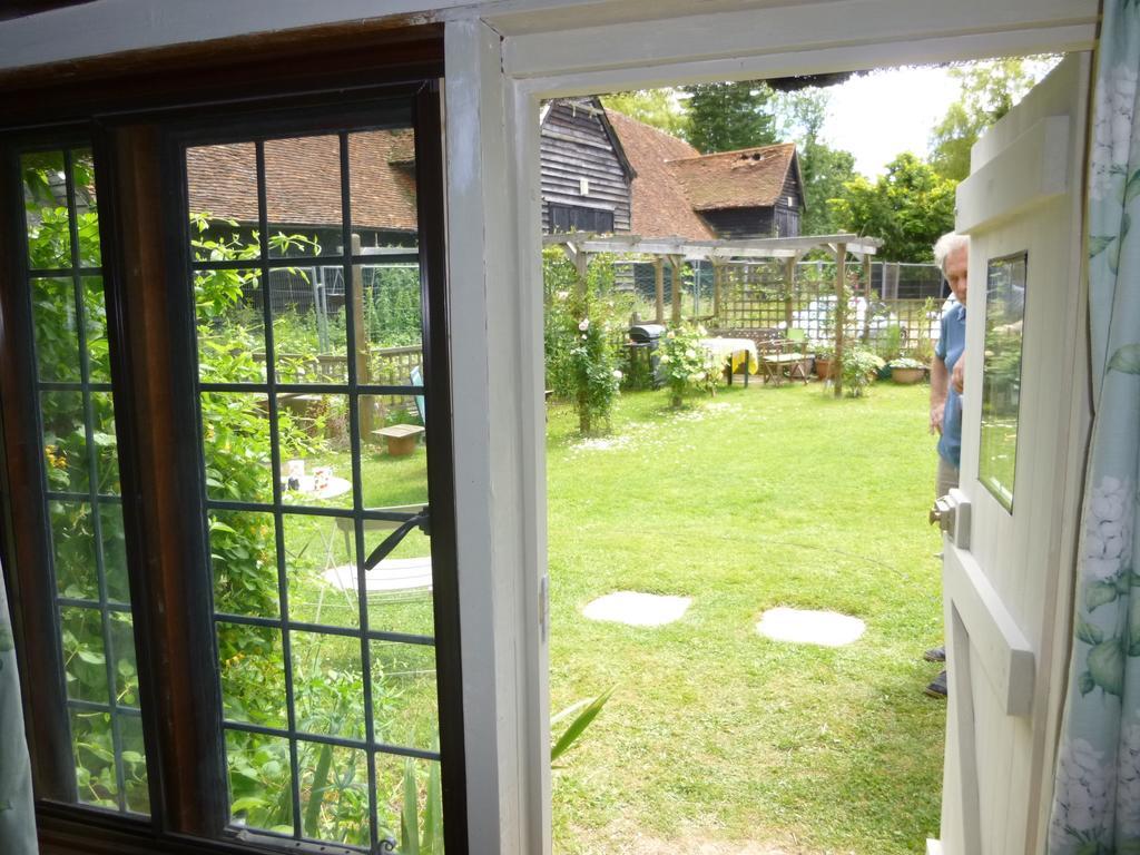 Church Hall Farm Bed And Breakfast Broxted Δωμάτιο φωτογραφία
